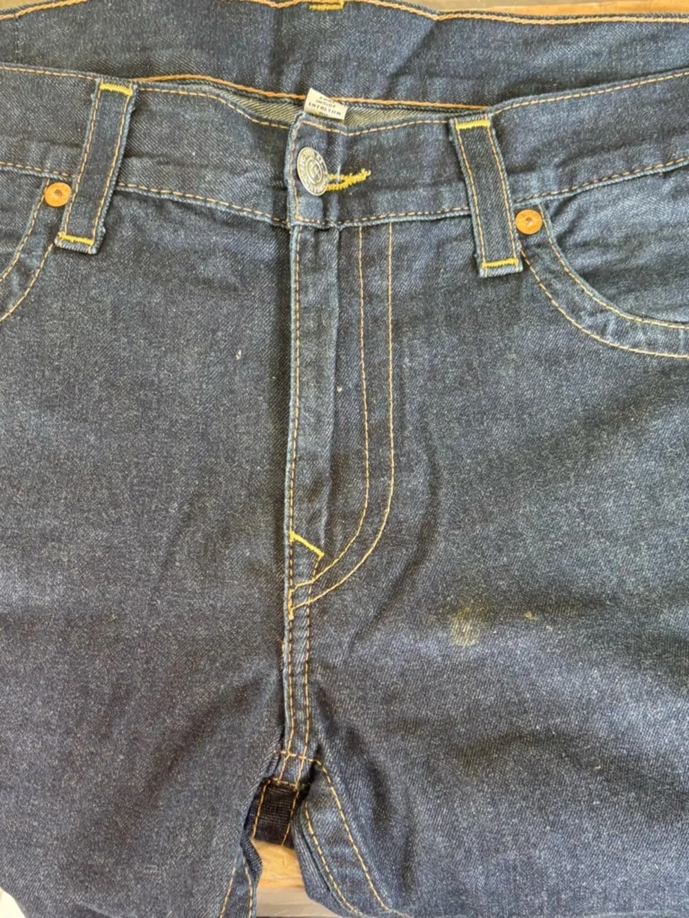 Men ‘s True Religion Dark Wash Denim Jeans Straight with Contrast Stitching
